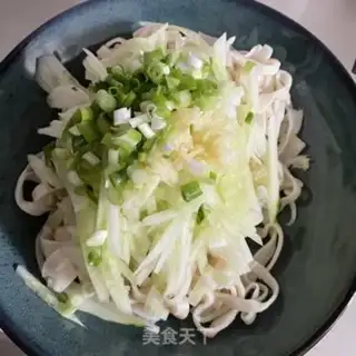 Make The cucumber silk is cold step 2