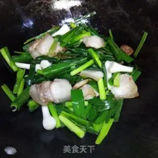 Make Five flowers with garlic step 5