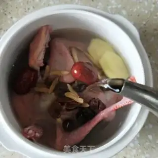 Make Red gin pigeon soup step 5