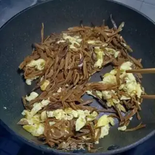 Make Eggs and pickles step 9