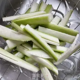 Make Smelt fried eggs step 1