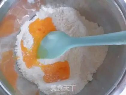 Make Pineapple cream scon step 4