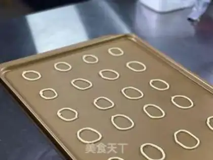 Make Roman shield cookies step 4