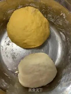 Make Double-coloured buns step 0