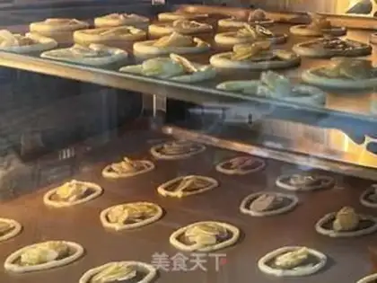 Make Roman shield cookies step 7