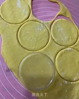 Make Double-coloured buns step 1