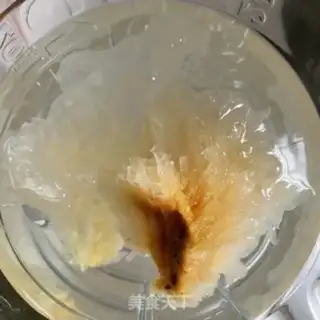 Make Pear silver ear soup step 0