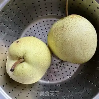 Make Pear silver ear soup step 1