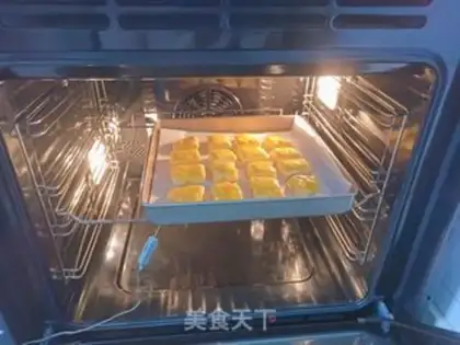 Make Pineapple cream scon step 14