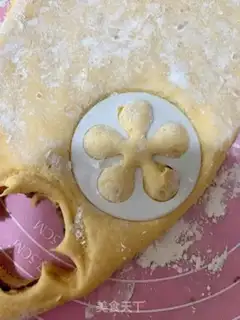 Make Flower bean buns step 8