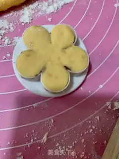 Make Flower bean buns step 9