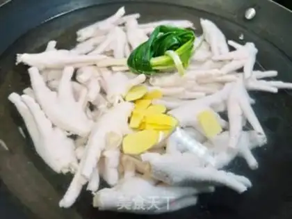 Make Spicy chicken claws step 1