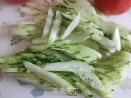 Make Potato cucumber fried eggs step 1
