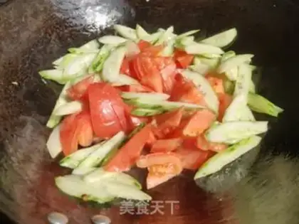 Make Potato cucumber fried eggs step 4