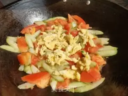Make Potato cucumber fried eggs step 5