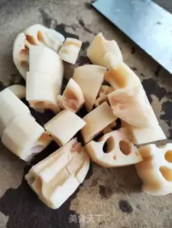 Make Lotus peanut chop soup step 1