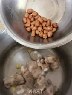 Make Lotus peanut chop soup step 4
