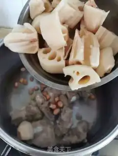 Make Lotus peanut chop soup step 5