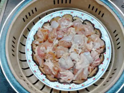 Make Mushroom potatoes steam chicken legs step 8