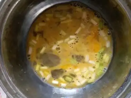 Make Tomato fried eggs step 1