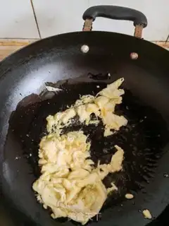 Make Tomato fried eggs step 3