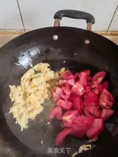 Make Tomato fried eggs step 4