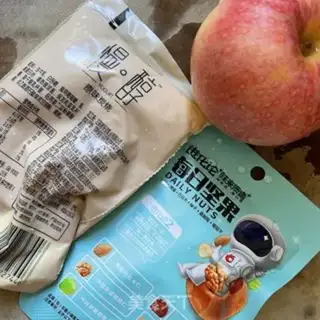 Make Charcoal yogurt apple step 0