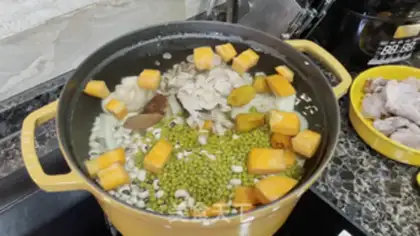 Make Lian octopus hog soup step 5