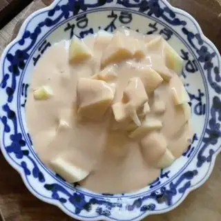 Make Charcoal yogurt apple step 2