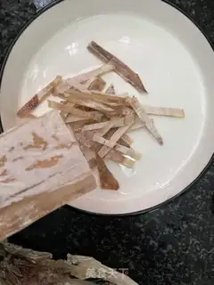 Make White radish, dry squid step 1