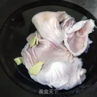 Make Pork belly chicken soup step 2