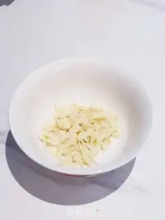 Make Garlic chicken juice and blue flowers step 1