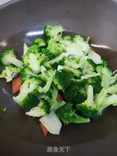 Make Garlic chicken juice and blue flowers step 3