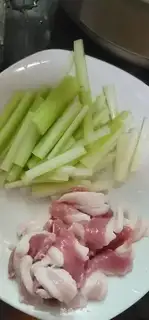 Make Pork celery, skating mushrooms step 0