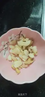 Make Pork celery, skating mushrooms step 1