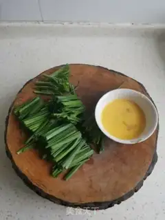 Make Scrambled eggs step 1