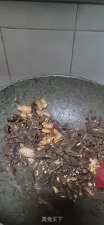 Make Pork celery, skating mushrooms step 6