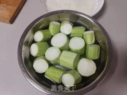 Make Garlic fan silk melon step 1