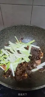 Make Pork celery, skating mushrooms step 7