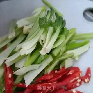 Make Chili fried chicken skin step 1