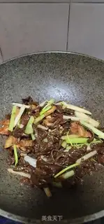 Make Pork celery, skating mushrooms step 8