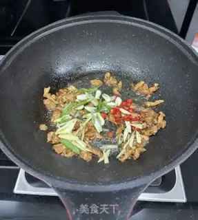 Make The rice is fried meat step 5