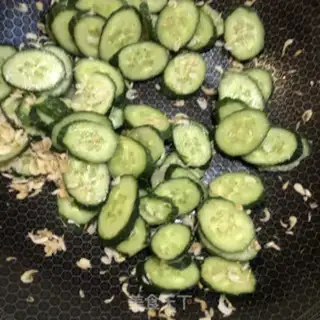 Make cucumber fried eggs step 5