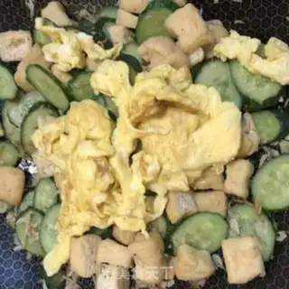 Make cucumber fried eggs step 7