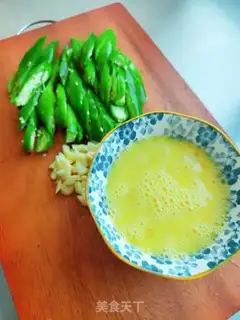 Make Pepper fried eggs step 1