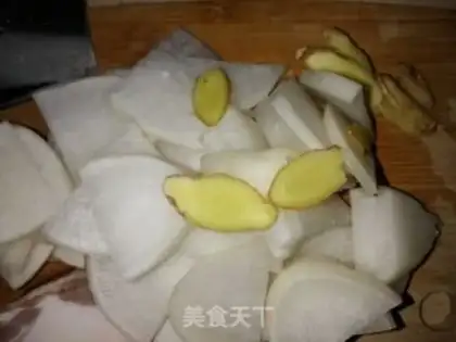 Make Five flowers for radish step 1