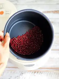 Make "Hand-and-cake peach blossoms." step 0
