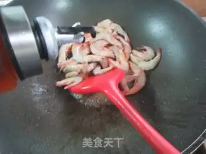 Make Live shrimps and hot potatoes step 3