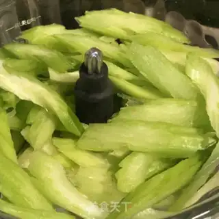 Make Celery Sydney carrot juice step 4