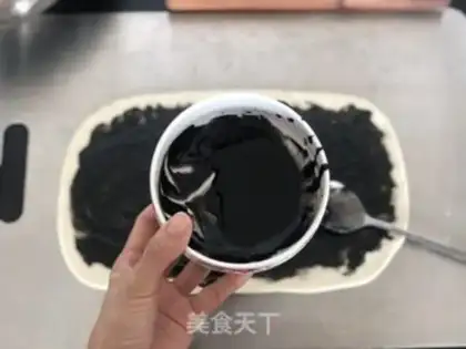 Make Black sesame sauce rolls step 4